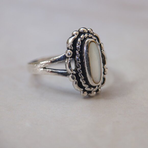 Sterling Silver Mother-of-Pearl Ring, Sz 6.5 — elongated oval, split shank - Picture 4 of 13
